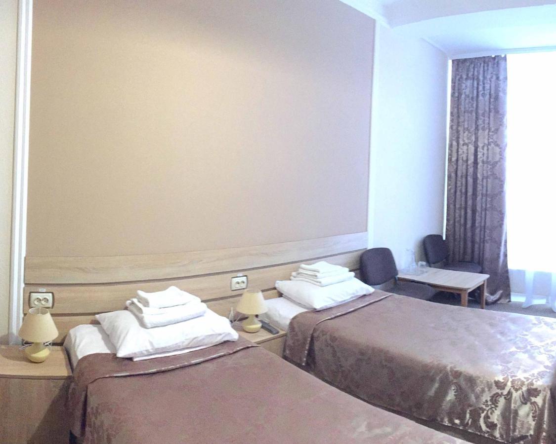 Dibrova Hotel Била Церква Екстериор снимка
